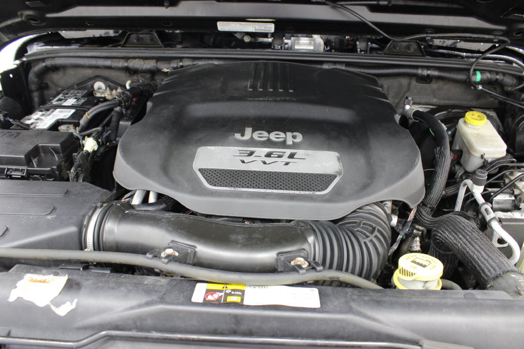 Used 2013 Jeep Wrangler Sport AWD/4WD image 26