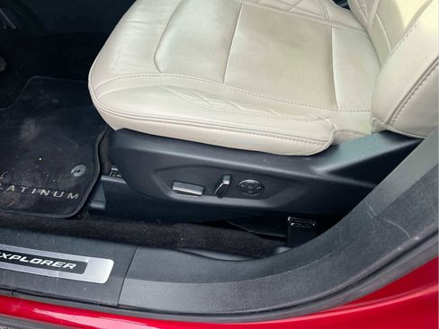 Used 2017 Ford Explorer Platinum image 33