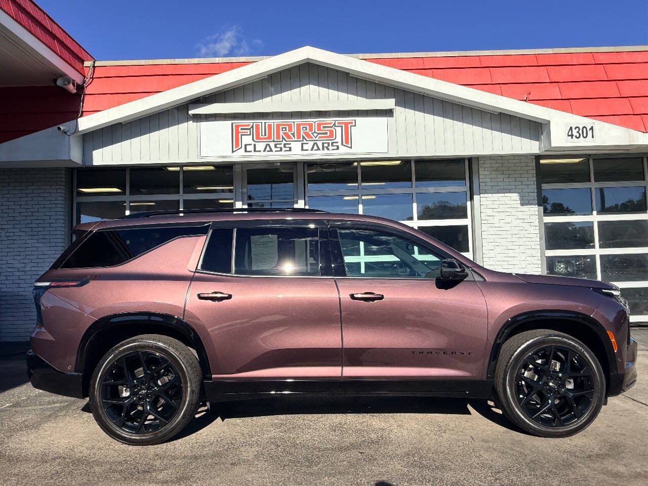 Used 2025 Chevrolet Traverse RS w/ LPO, Floor Liner Package AWD/4WD image 2