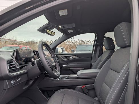 Certified 2026 Chevrolet Traverse LT w/ Sun and Wheel Package image 8