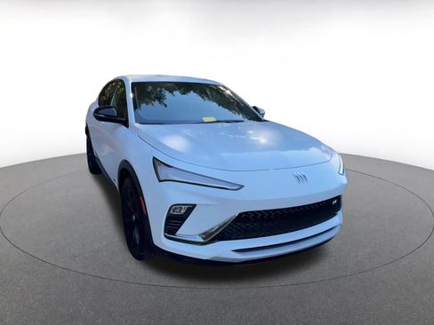 Used 2025 Buick Envista Sport Touring image 3