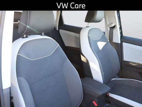 Certified 2025 Volkswagen Taos SE AWD/4WD image 15