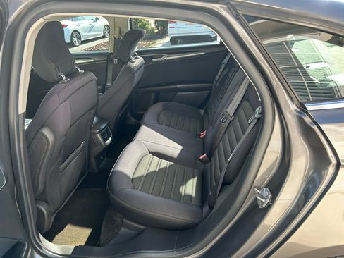 Used 2014 Ford Fusion SE image 25