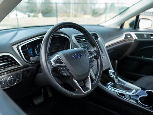 Used 2016 Ford Fusion SE w/ Equipment Group 202A image 5