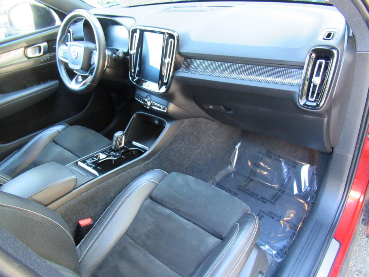 Used 2019 Volvo XC40 T5 R-Design AWD/4WD image 22
