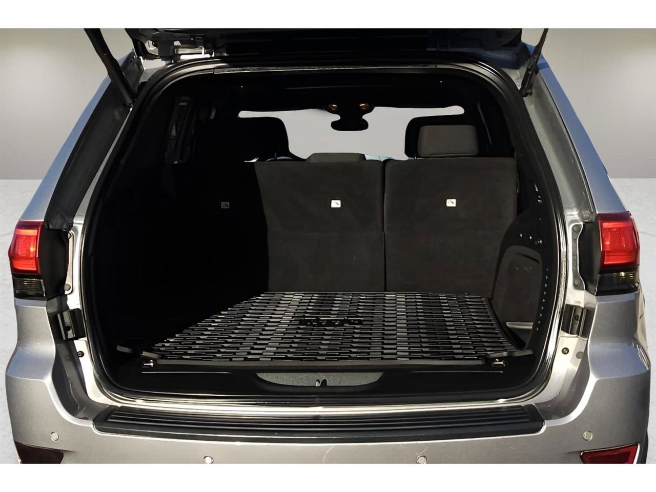 Used 2017 Jeep Grand Cherokee Laredo AWD/4WD image 24