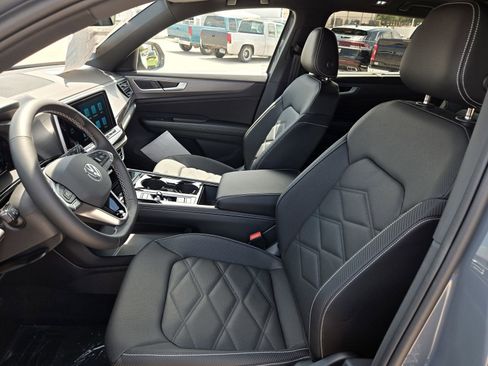 New 2026 Volkswagen Atlas Cross Sport SE FWD image 17
