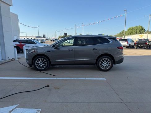 Used 2019 Buick Enclave Premium w/ Experience Buick Package FWD image 6