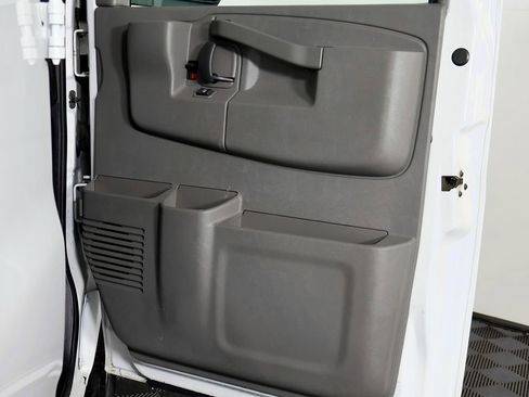 Used 2018 Chevrolet Express 2500 w/ Driver Convenience Package RWD image 40