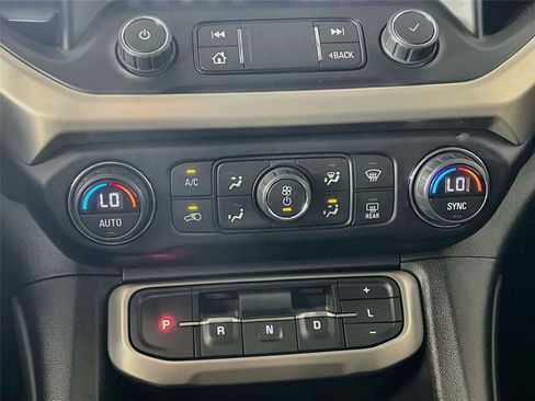 Used 2021 GMC Acadia Denali w/ Denali Ultimate Package AWD/4WD image 16
