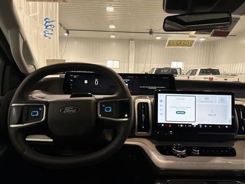 Used 2025 Ford Expedition Active image 5