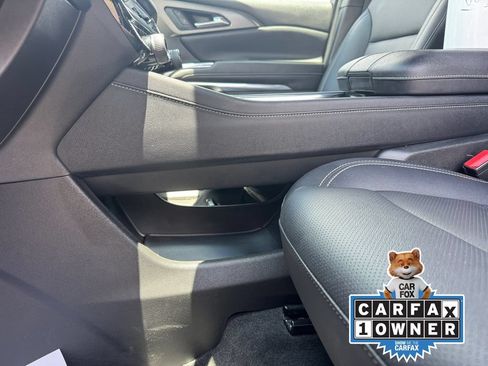 Used 2025 Chevrolet Traverse LT FWD image 39