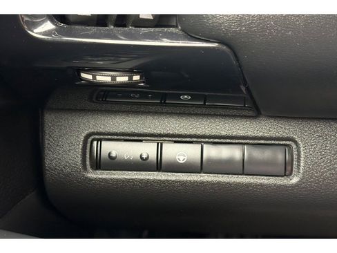 Used 2024 Nissan Pathfinder SV FWD image 32