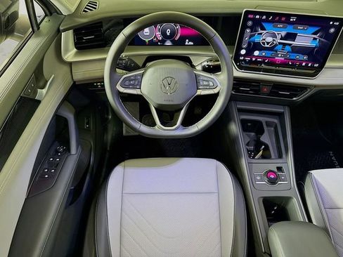 New 2026 Volkswagen Tiguan SE FWD image 14