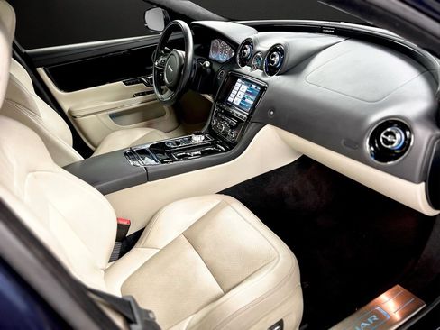 Used 2015 Jaguar XJ AWD/4WD image 15