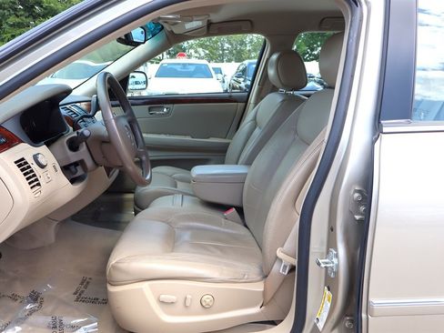 Used 2006 Cadillac DTS w/ Trunk Convenience Package FWD image 16