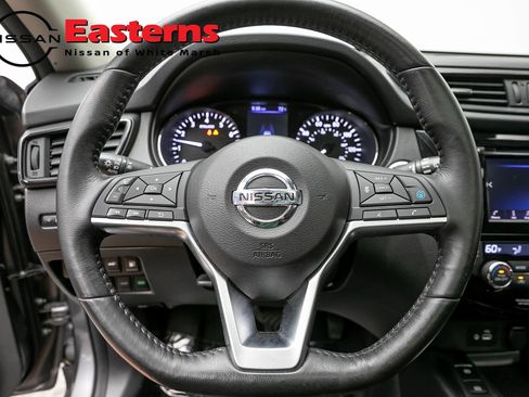 Used 2019 Nissan Rogue SV w/ Sun & Sound Touring Package AWD/4WD image 10