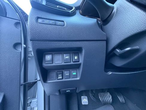 Used 2018 Nissan Rogue SV image 14