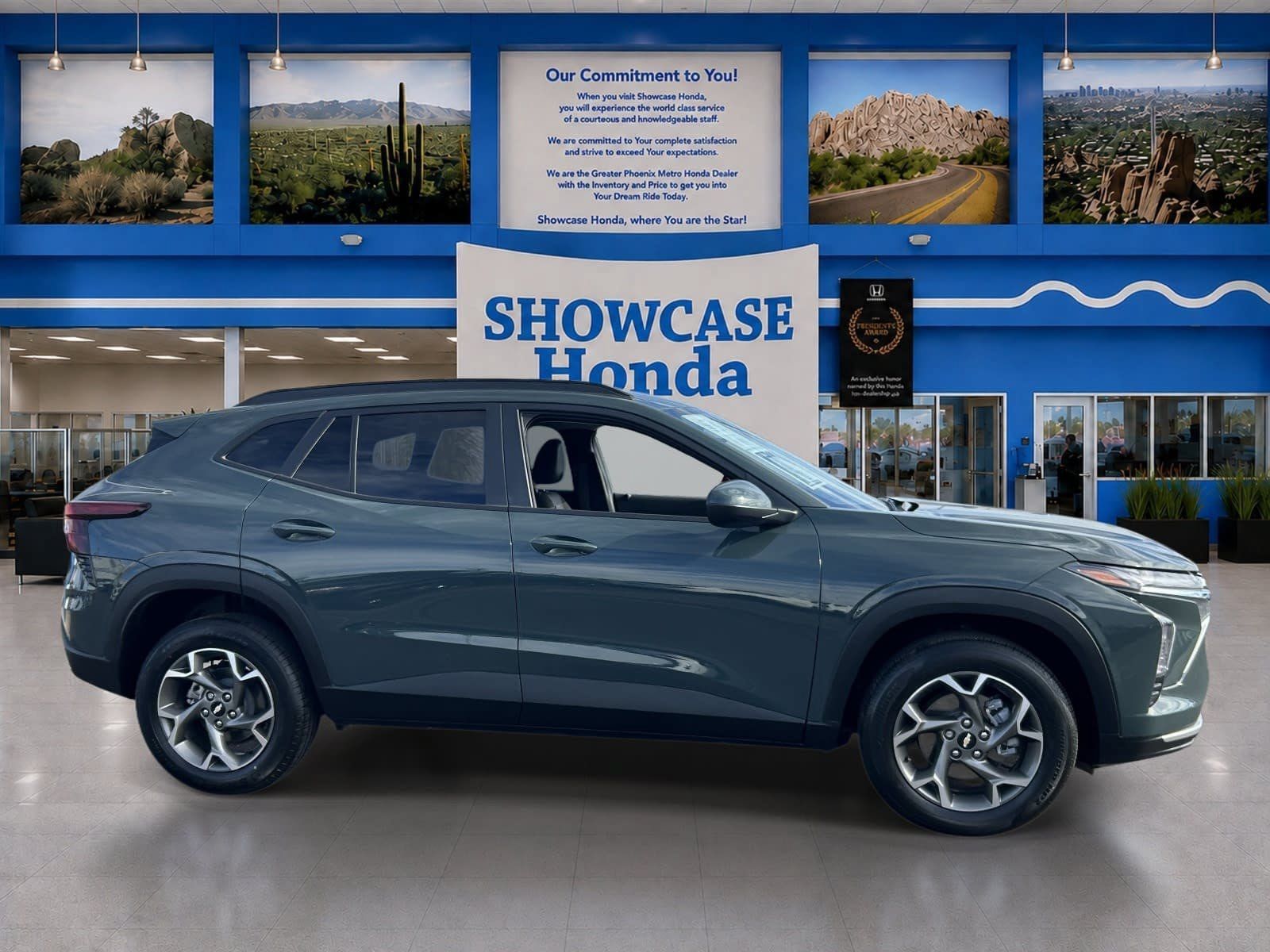 Used 2025 Chevrolet Trax LT FWD image 7