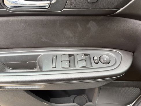 Used 2015 Chevrolet Traverse LT image 30