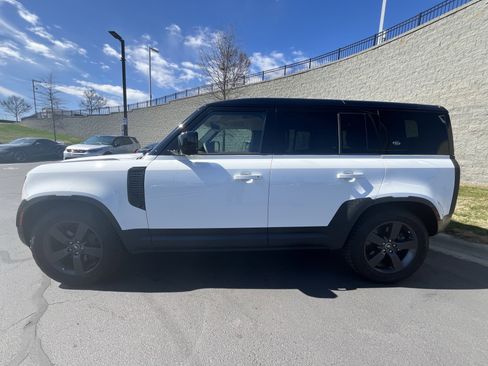 Certified 2024 Land Rover Defender 110 SE image 4