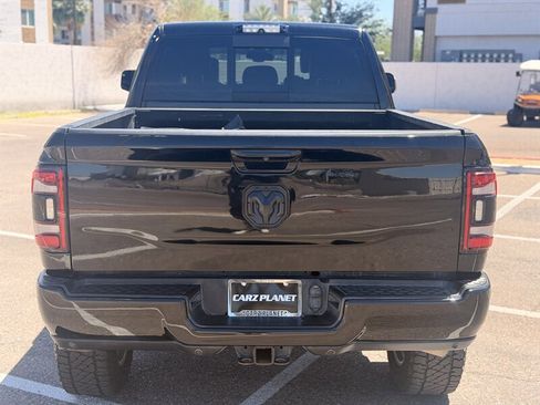 Used 2019 RAM 2500 Laramie w/ Black Appearance Package AWD/4WD image 4