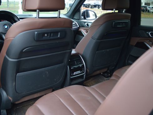 Used 2020 BMW X7 xDrive40i w/ M Sport Package image 27
