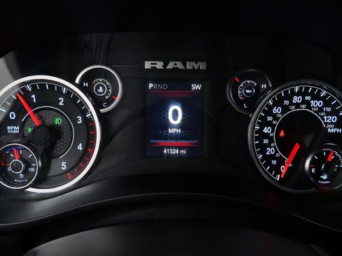 Used 2024 RAM 2500 Big Horn AWD/4WD image 24