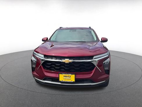 Used 2025 Chevrolet Trax LT w/ LT Convenience Package FWD image 4