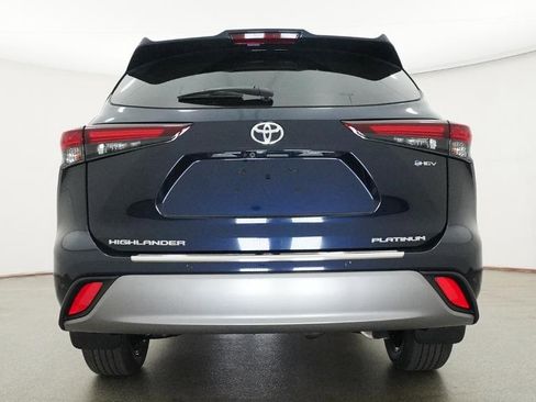 New 2026 Toyota Highlander Platinum image 4