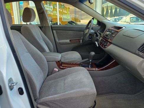 Used 2004 Toyota Camry LE image 10
