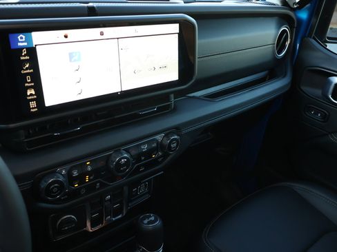 Used 2024 Jeep Wrangler Sahara image 16