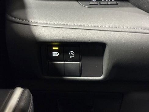 Used 2023 Toyota Highlander L image 17