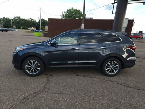 Used 2017 Hyundai Santa Fe SE AWD/4WD image 7