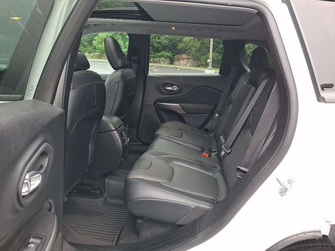 Used 2022 Jeep Cherokee Limited w/ Elite Package AWD/4WD image 13