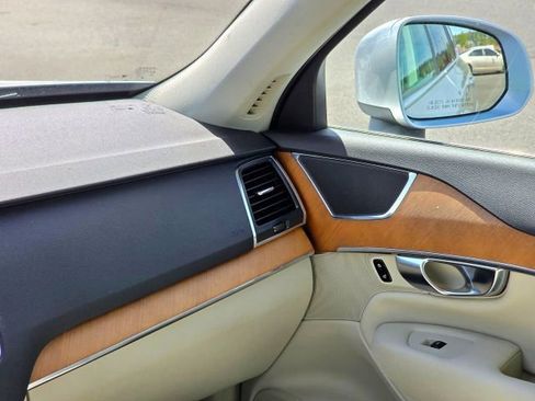 Used 2021 Volvo XC90 T6 Momentum image 22