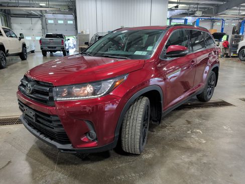 Used 2019 Toyota Highlander SE AWD/4WD image 6
