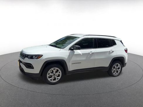 Used 2025 Jeep Compass Latitude AWD/4WD image 8