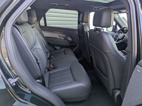 Used 2025 Land Rover Range Rover Sport image 33