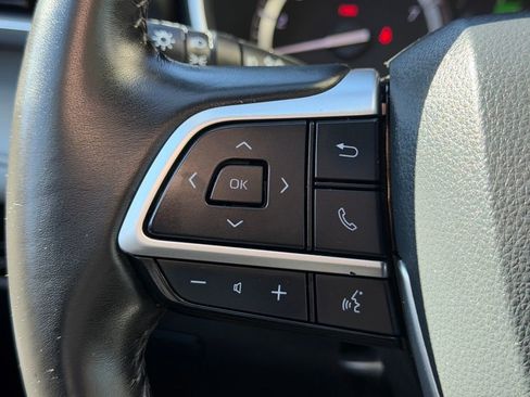 Used 2022 Toyota Highlander XLE image 18