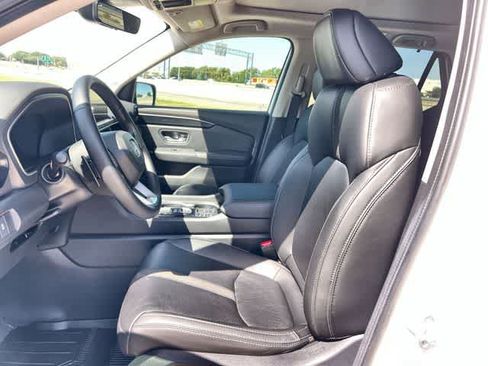Certified 2024 Honda Pilot Touring image 11