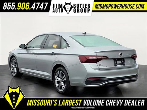 Used 2024 Volkswagen Jetta SE image 4