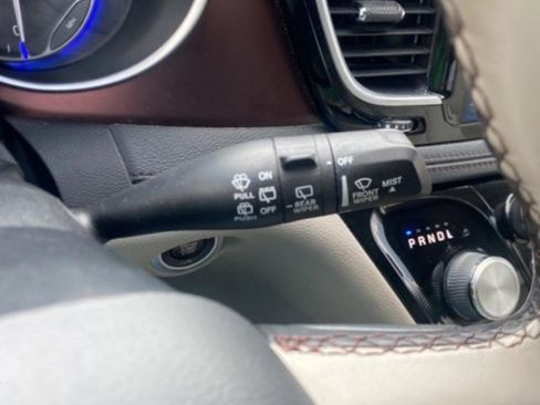 Used 2020 Chrysler Pacifica Limited image 18