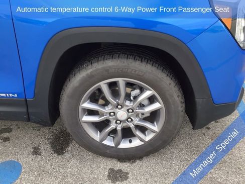 Used 2024 GMC Terrain SLT w/ LPO, Floor Liner Package AWD/4WD image 8