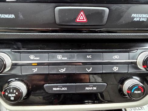 Used 2020 Kia Sedona EX image 23