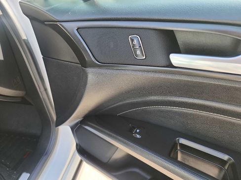 Used 2019 Ford Fusion Titanium image 36