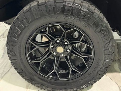 Used 2024 GMC Sierra 1500 AT4X image 34