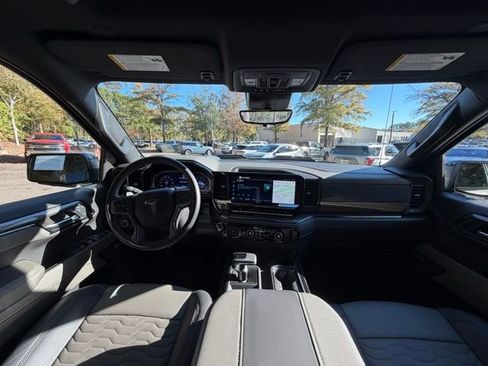 Used 2025 Chevrolet Silverado 1500 ZR2 w/ Technology Package image 9