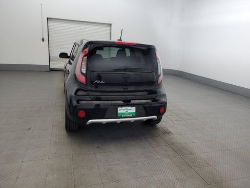 Used 2018 Kia Soul + FWD image 6