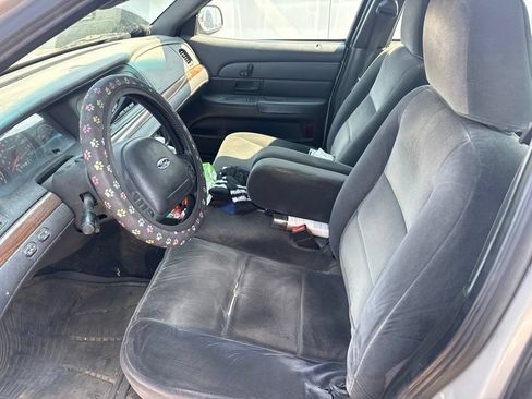 Used 2004 Ford Crown Victoria LX RWD image 14
